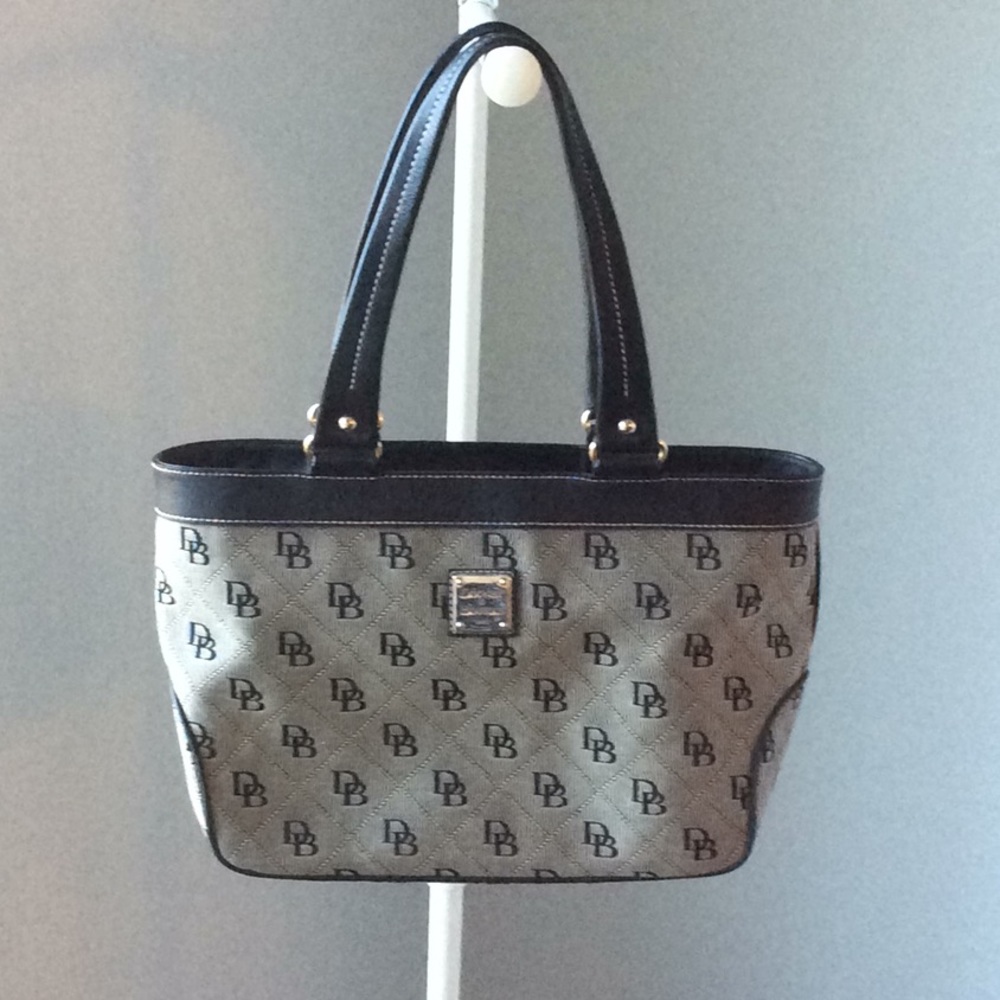 NWOT Dooney Bourke Signature Quilted Shoulder Bag